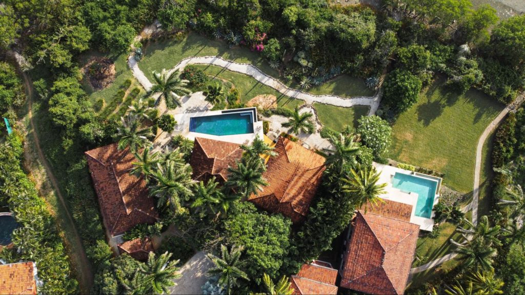 Beachfront villa with swimming pool in Costa Rica