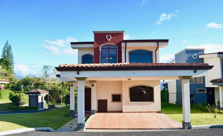 Espectacular Casa en Venta en San Isidro de Heredia Domus Verum Bienes Raices Costa Rica 002.jpg