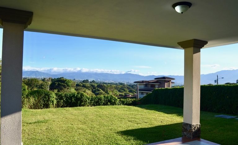 Espectacular Casa en Venta en San Isidro de Heredia Domus Verum Bienes Raices Costa Rica 030.jpg