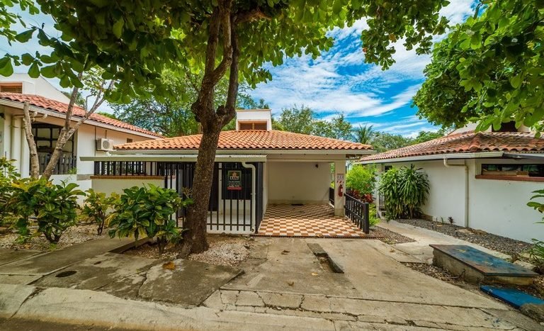 00_KRAIN_Los Almendros 4_ Living Room 2_ Playa Ocotal.jpg