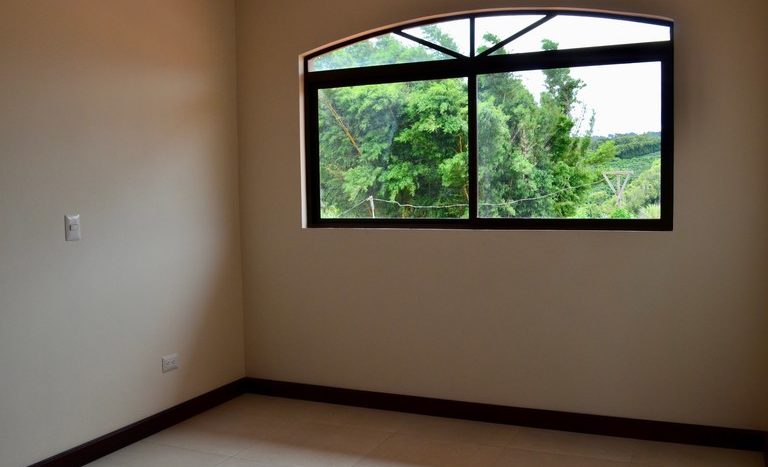 Confortable casa en venta San Isidro Heredia 022.jpg