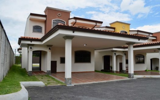 Confortable casa en venta San Isidro Heredia 019.jpg
