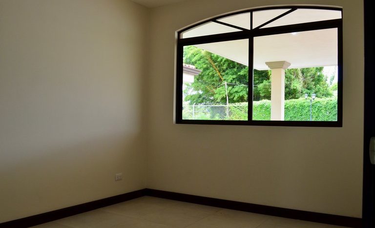 Confortable casa en venta San Isidro Heredia 015.jpg