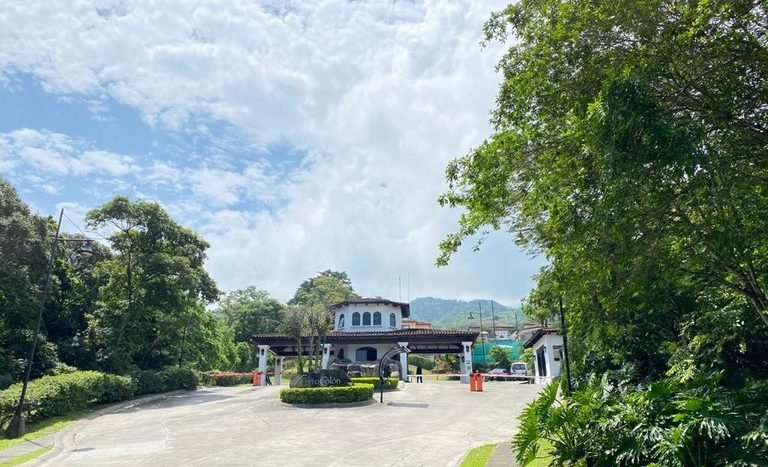 Venta Lote en Condominio de Lujo Cerro Colon Ciudad Colon Costa Rica