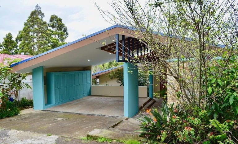 Venta de Casa Contemporanea en San Isidro de Heredia Domus Verum Bienes Raices 007.jpg