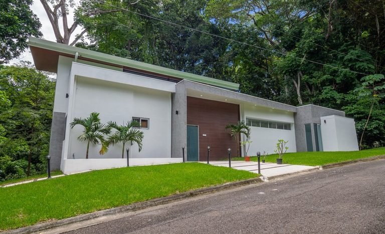 Rain Forest Home near the beach. Costa Rica.JPG