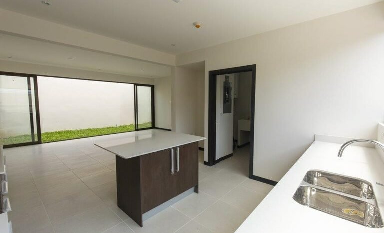 Venta Apartamento Moderno en Primer Piso 2 Habitaciones Guachipelin Escazú Costa Rica