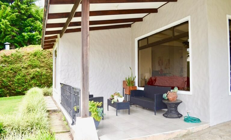 Casa de montanÌa en Venta en San Rafael de Heredia Domus Verum Bienes Raices Costa Rica 003.jpg