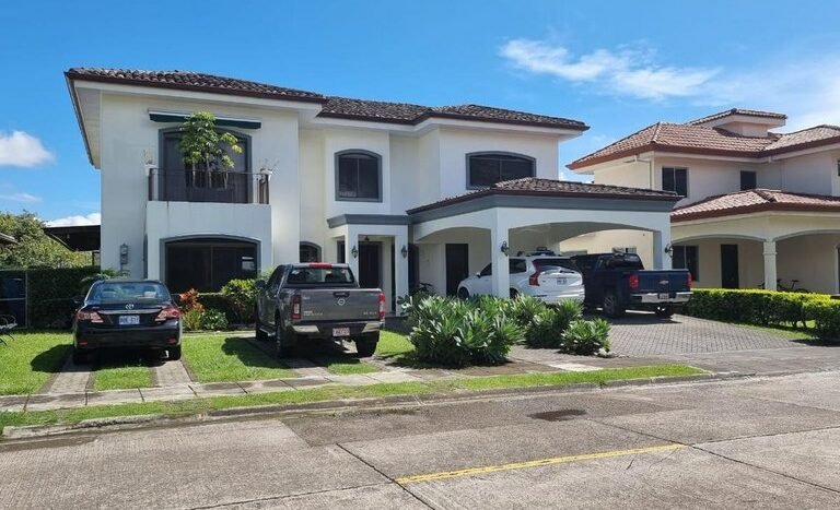 Venta de Casa en Santa Ana