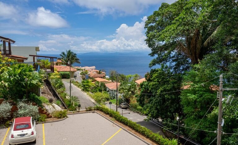 Ocean View. Gorgeous Ocean View Condo. Puntaleona