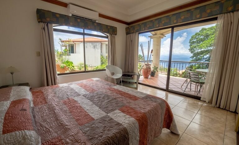 Main Room. Gorgeous Ocean View Condo. Puntaleona