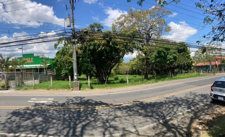 Venta lote uso comercial y residencial Piedades Santa Ana Costa Rica