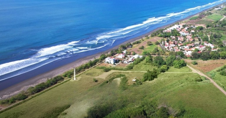 live in Costa Rica-Houses for sale near the beach
