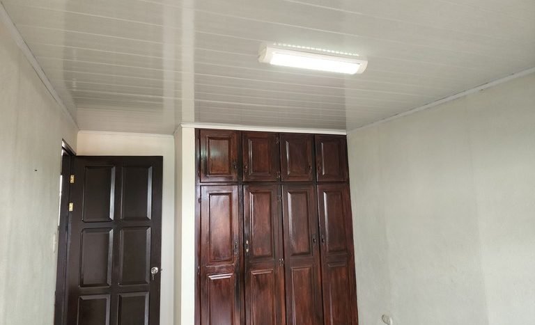 VENTA DE CASA EN ALAJUELA USO DE SUELOS MIXTO 18.jpg