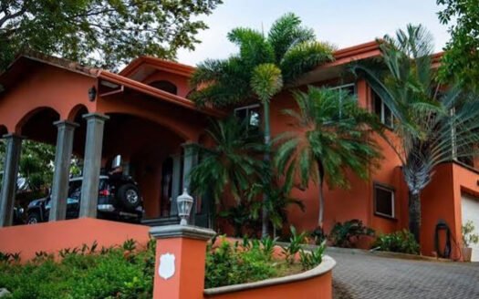 7 Best Buyer's Guides to Purchasing Property in Costa Rica as a Foreigner (2026)