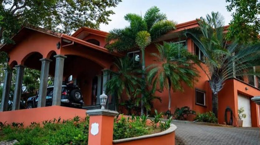 7 Best Buyer's Guides to Purchasing Property in Costa Rica as a Foreigner (2026)